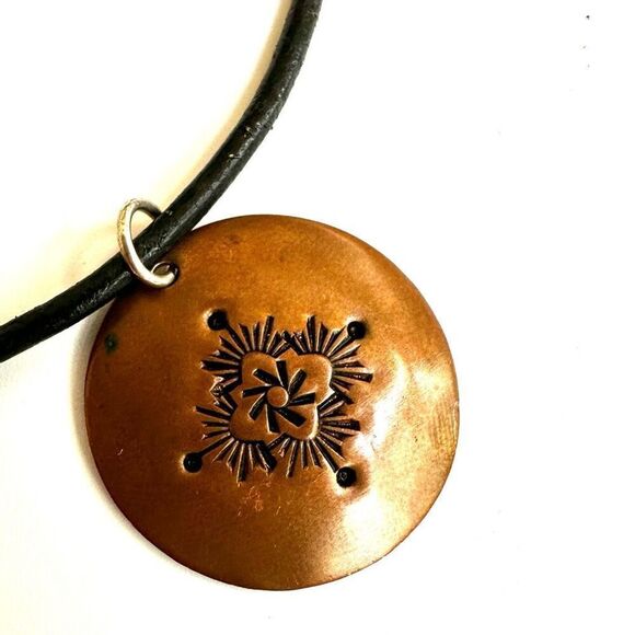 Copper round  pendant necklace  on cord - Picture 5 of 9